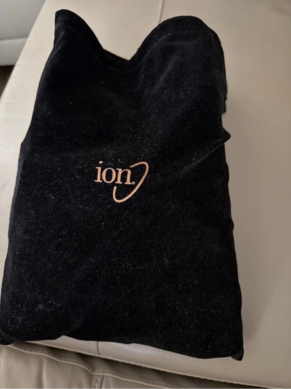 Ion 8 in 1 Luxe Airstyler Pro. Good condition. Used a few times. Works well!